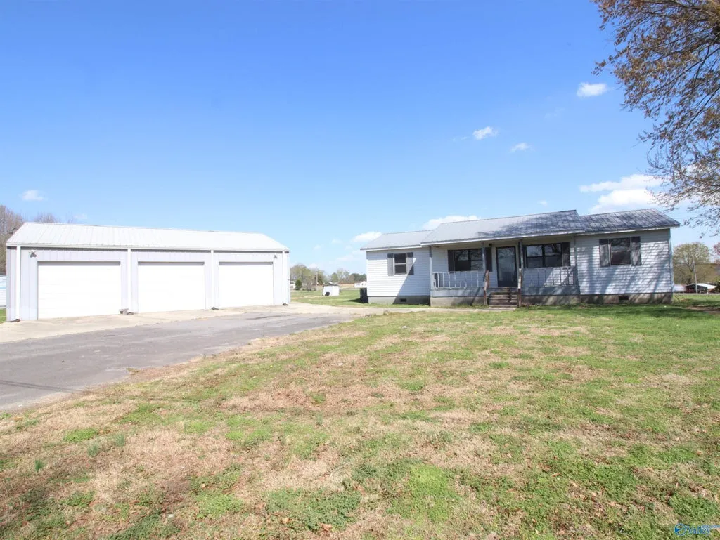 86 Hill Street home with detached three-car garage in Fyffe, Alabama